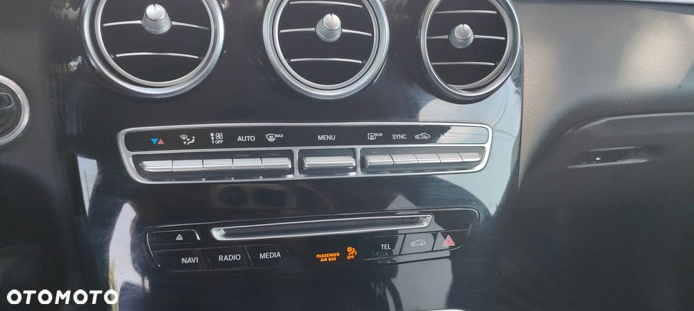 Mercedes-Benz GLC 250 d 4Matic 9G-TRONIC AMG Line - 38