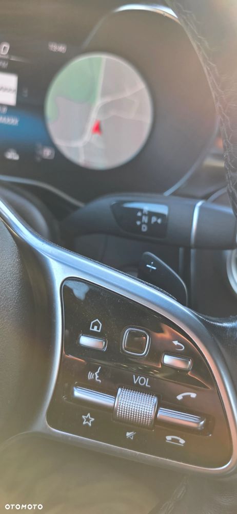 Mercedes-Benz GLC 300 4Matic 9G-TRONIC AMG Line - 21