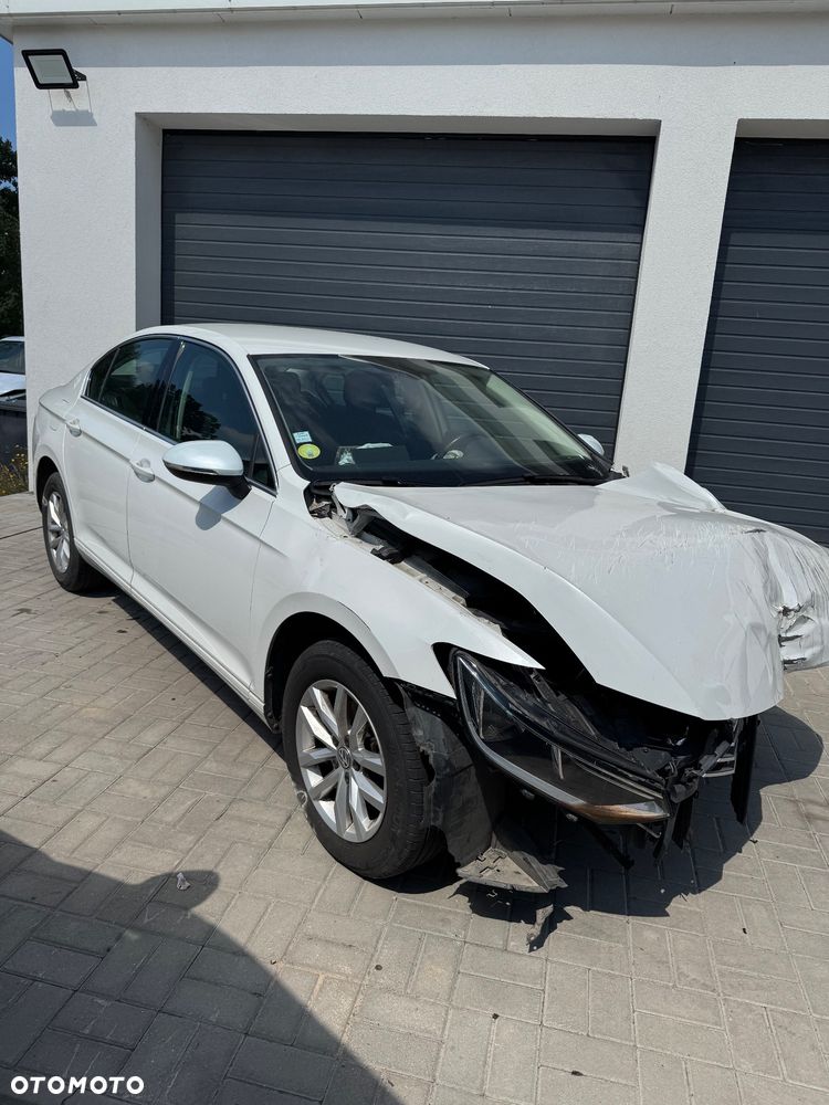 Volkswagen Passat 2.0 TDI SCR DSG Highline - 2