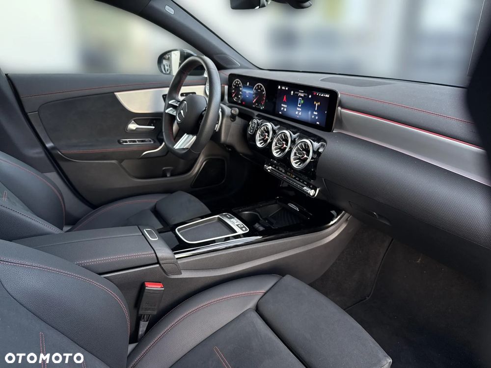 Mercedes-Benz CLA 200 AMG Line 7G-DCT - 12