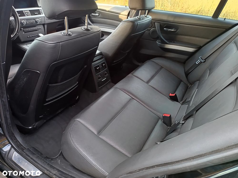 BMW Seria 3 325d DPF Touring - 14