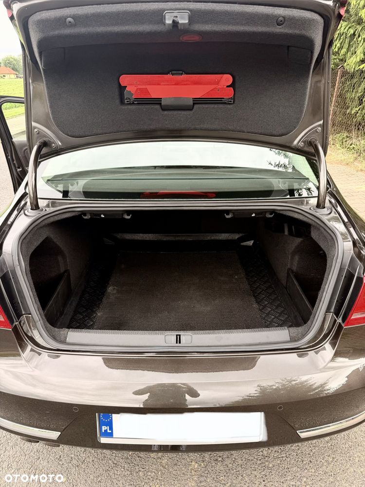 Volkswagen Passat 2.0 TDI Comfortline - 13