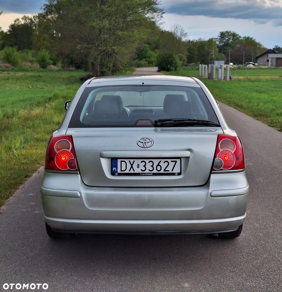 Toyota Avensis 2.2 D-4D Prestige - 4