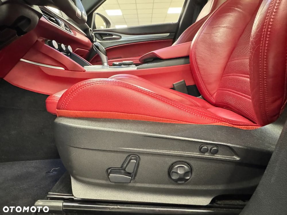 Alfa Romeo Stelvio 2.0 Turbo 16V AT8-Q4 Executive - 24