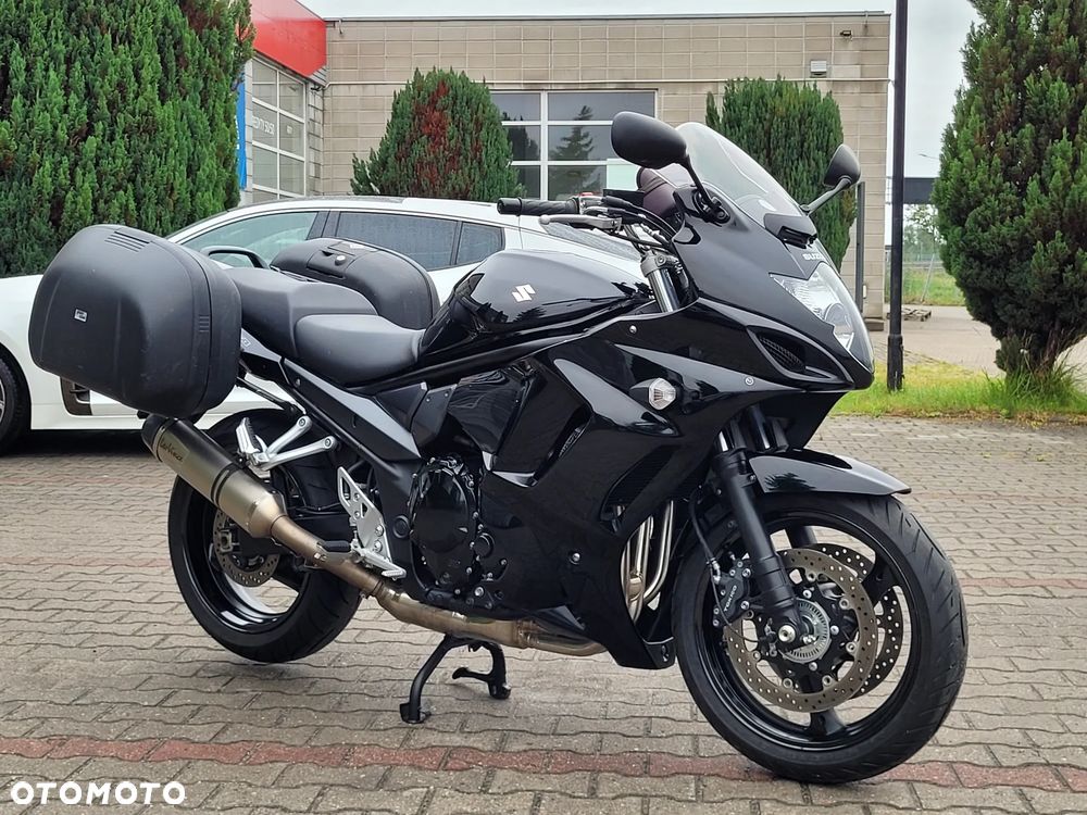 Suzuki GSX - 6