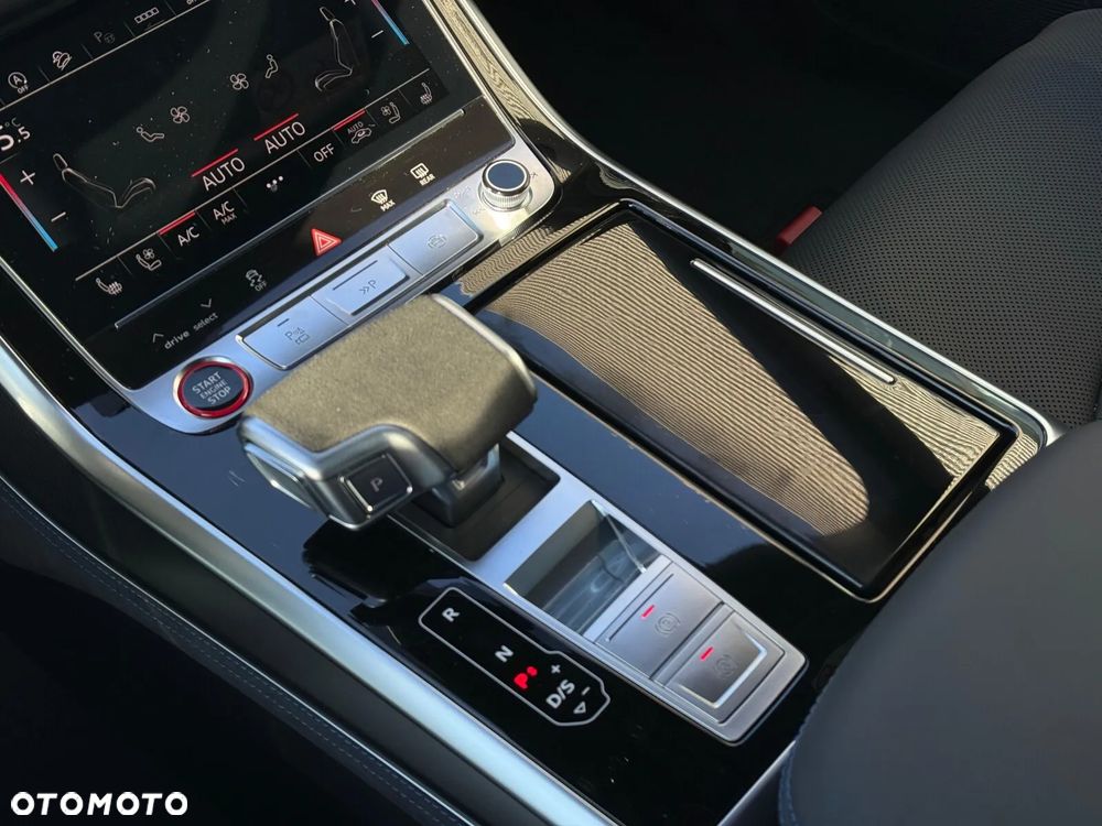 Audi RS Q8 - 30