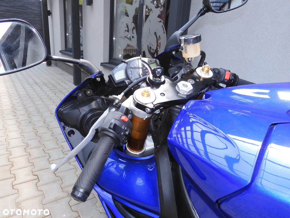 Yamaha R1 - 33