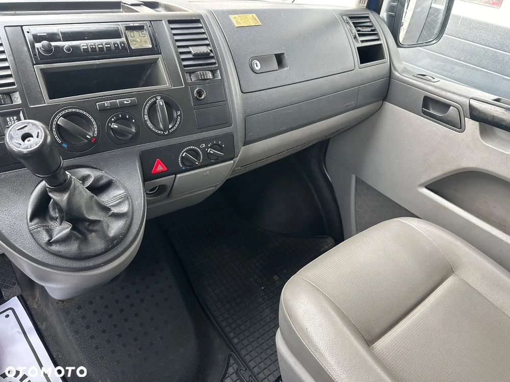 Volkswagen Caravelle - 17