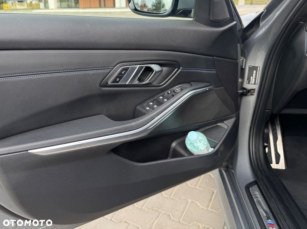 BMW Seria 3 320d xDrive M Sport sport - 27