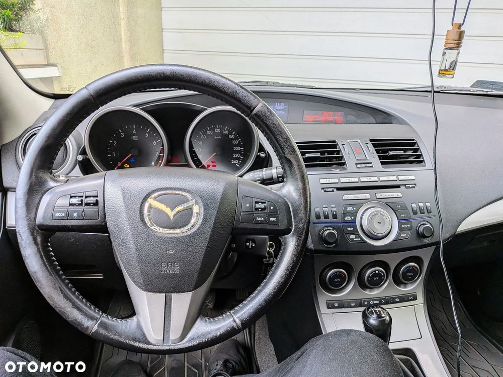 Mazda 3 1.6 Active + - 2