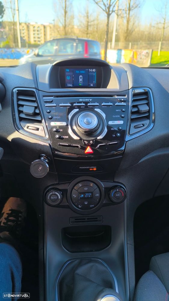 Ford Fiesta 1.5 TDCi S&S ST-LINE - 19