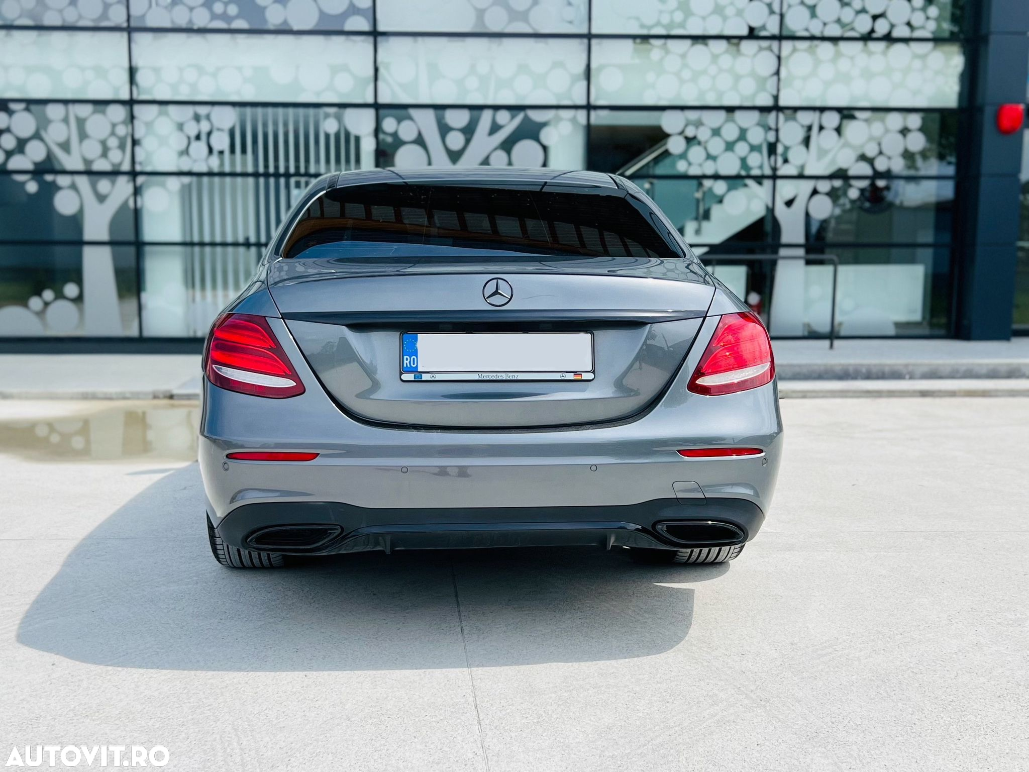 Mercedes-Benz E 220 d 4Matic 9G-TRONIC AMG Line - 4
