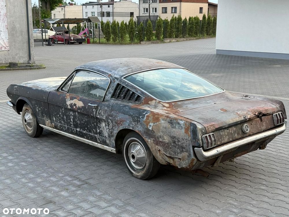 Ford Mustang - 10