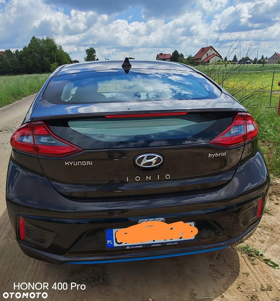 Hyundai IONIQ - 3