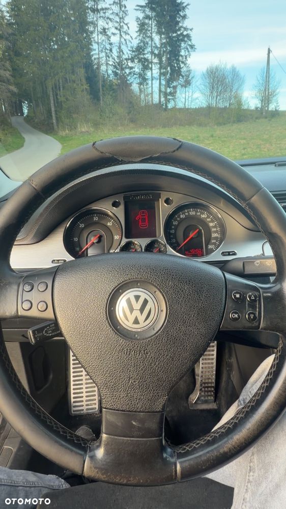 Volkswagen Passat 2.0 TDI DPF Highline - 14