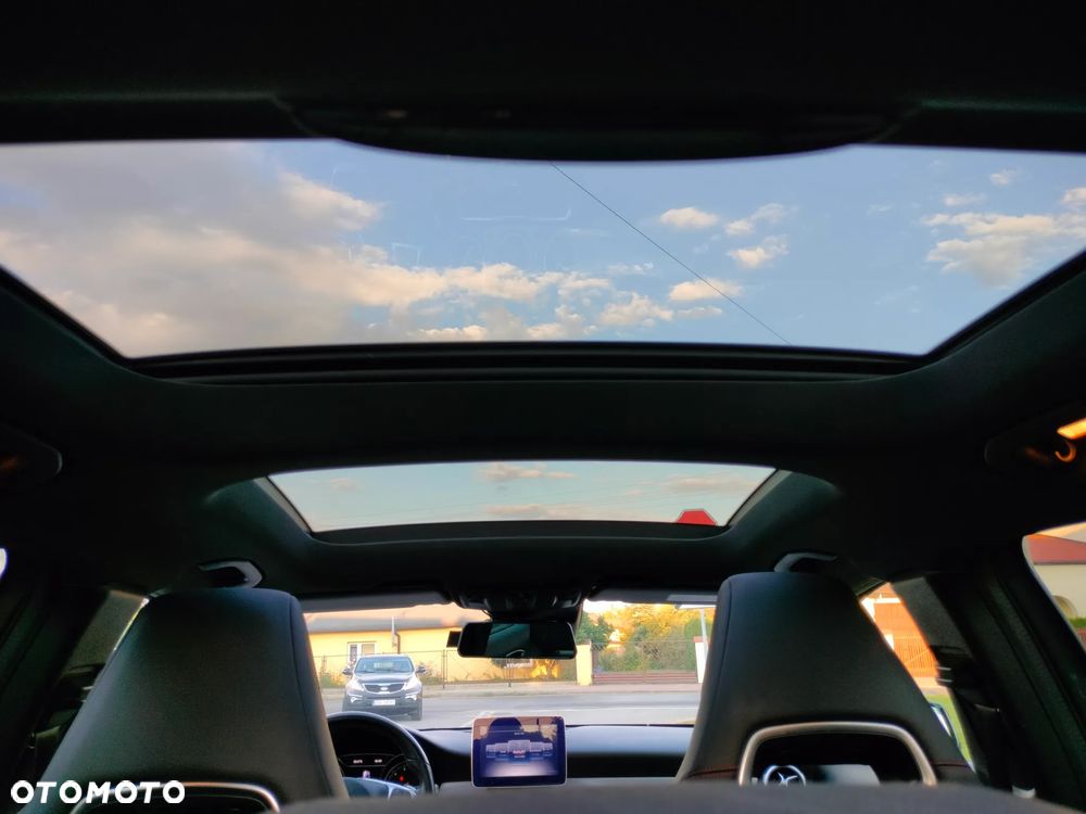 Mercedes-Benz GLA - 14