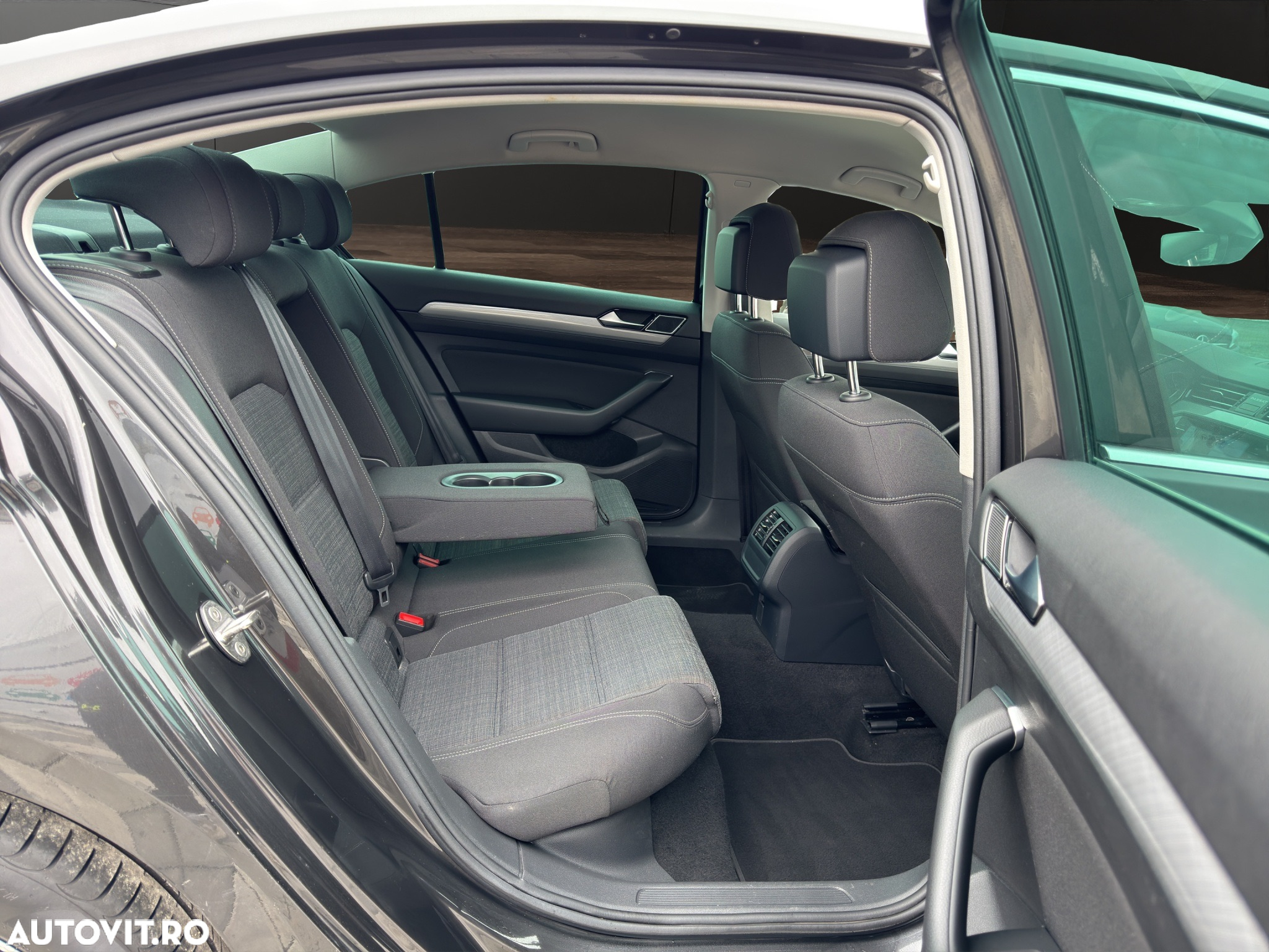 Volkswagen Passat 2.0 TDI SCR DSG Business - 12