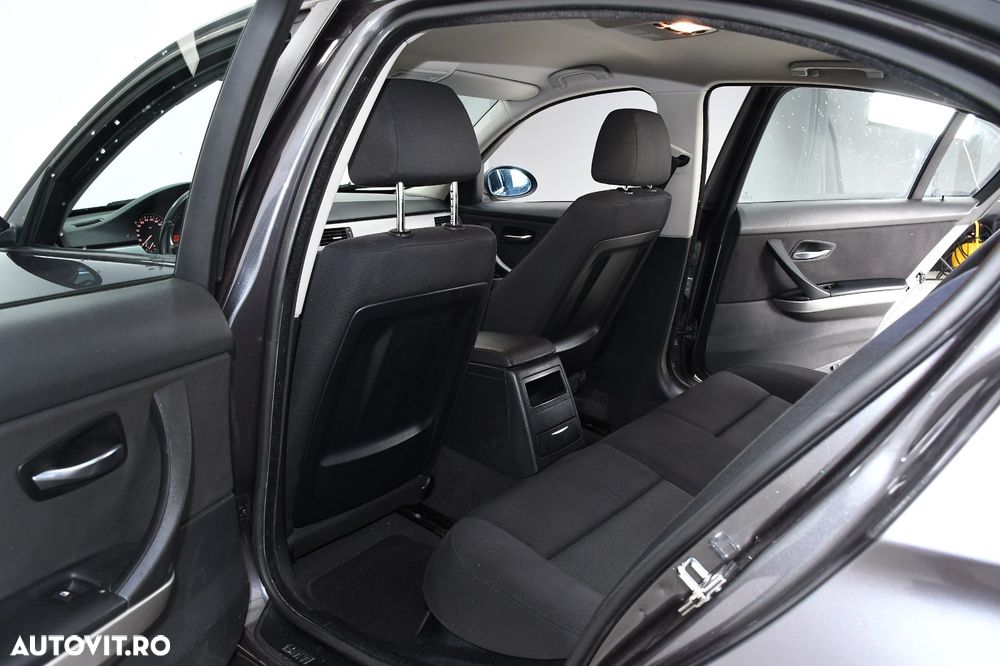 BMW Seria 3 318i - 17
