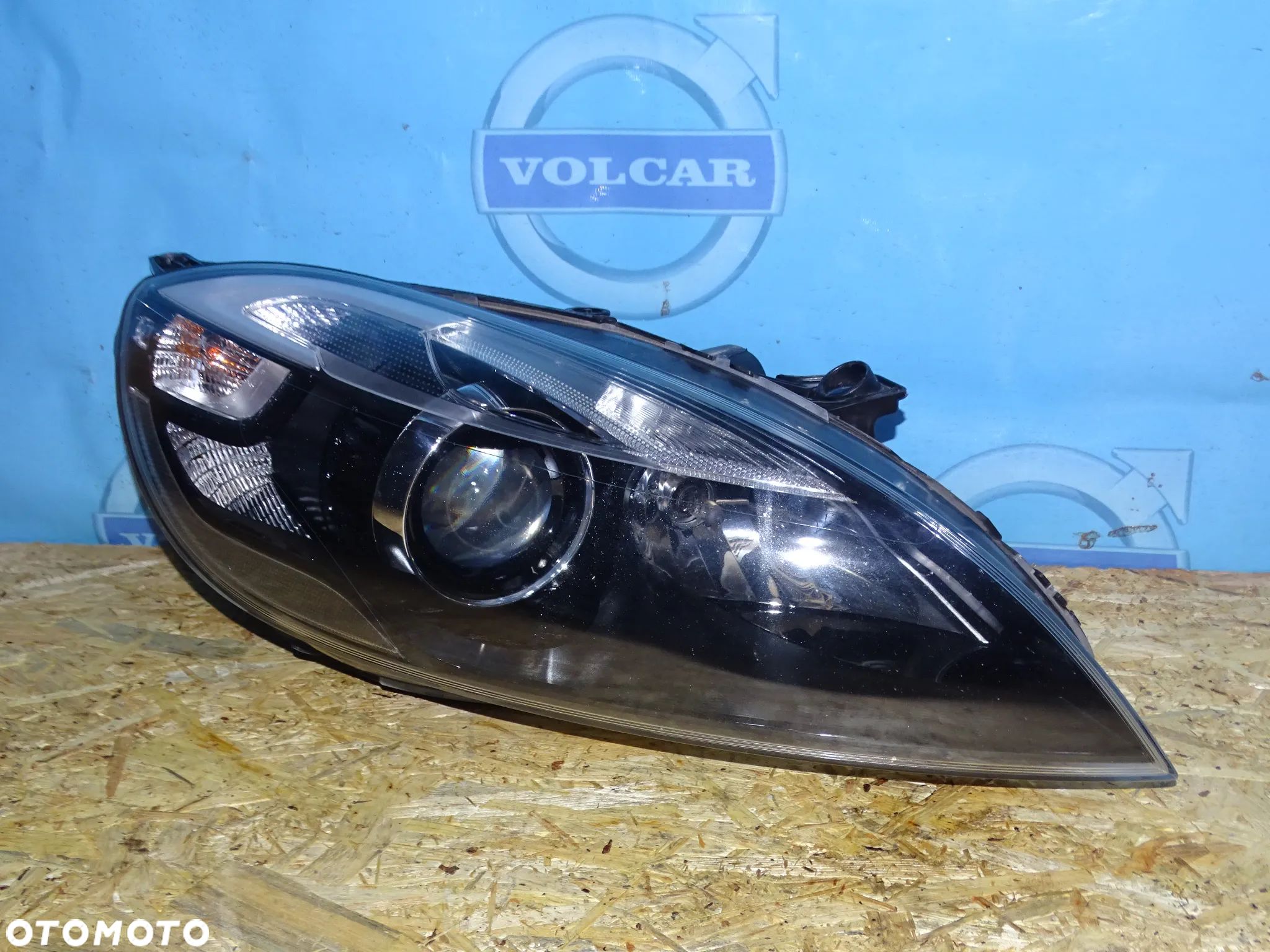 LAMPA PRAWA XENON VOLVO V40 EURO 31420008 12- - 1