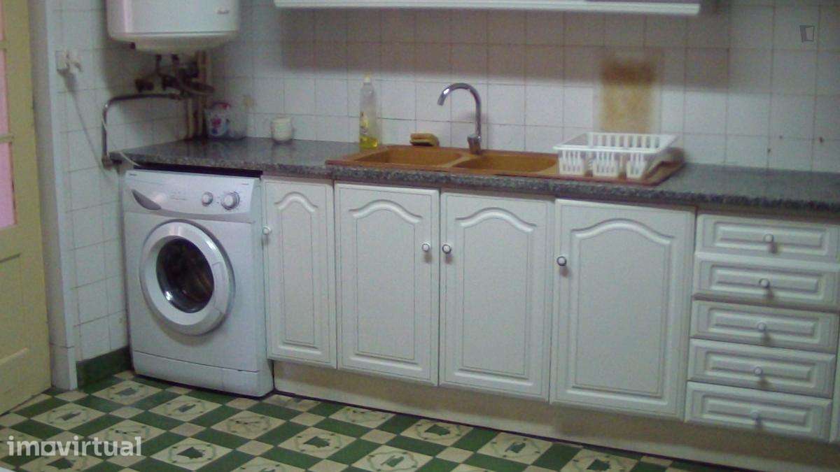 Quarto - localizado em Baixa Coimbra - Grande imagem: 5/21