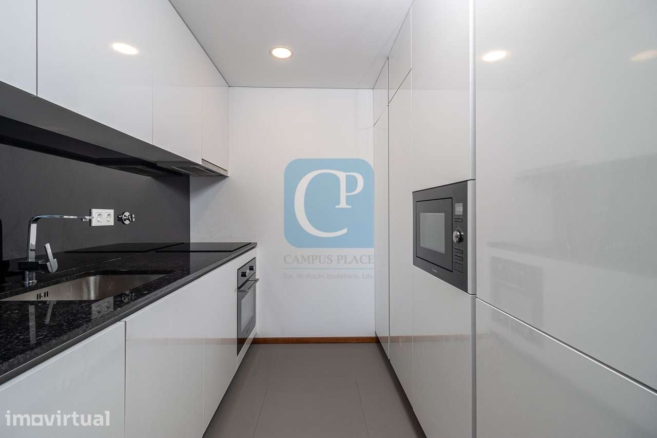 Apartamento T1 Kit mobilado e com terraço ao Hospital São João - Grande imagem: 4/17