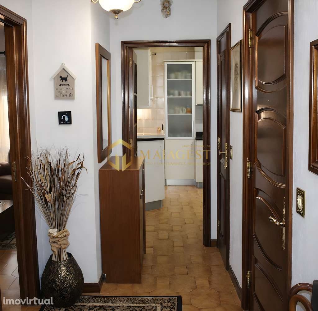 Apartamento T2+1 com lugar de garagem em Vilar de Andorinho - Grande imagem: 2/20