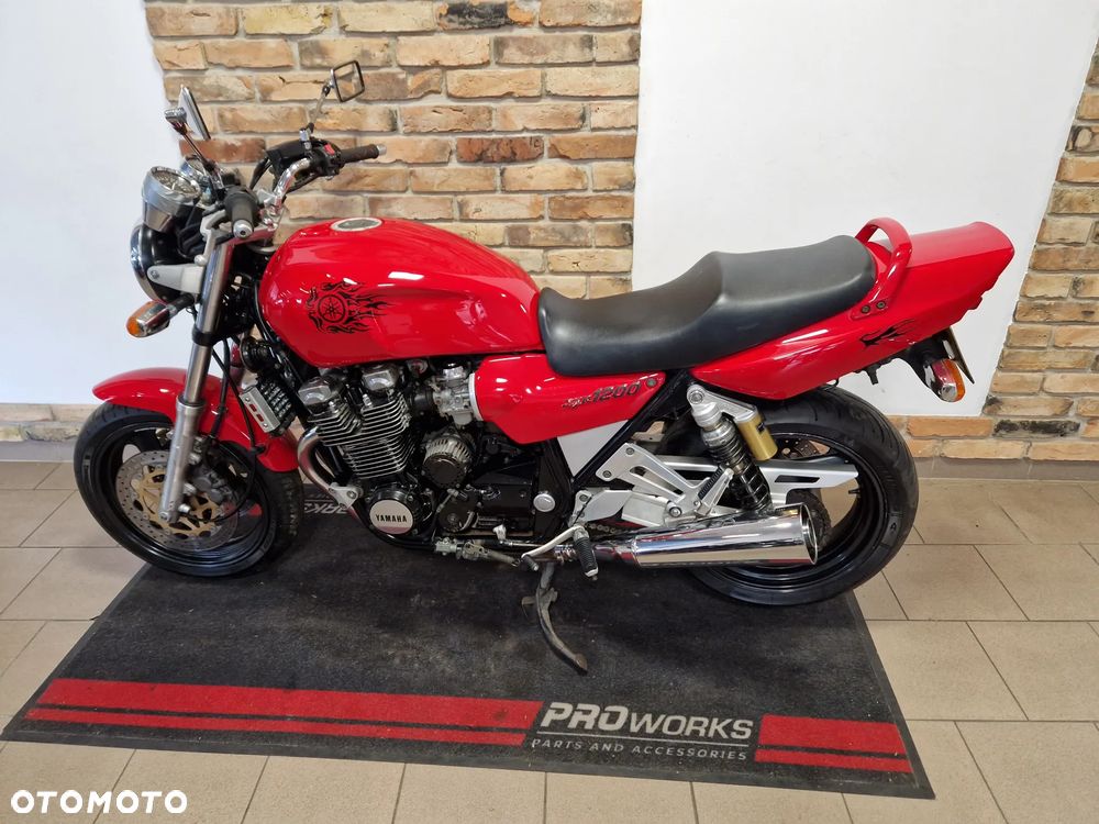Yamaha XJR - 7