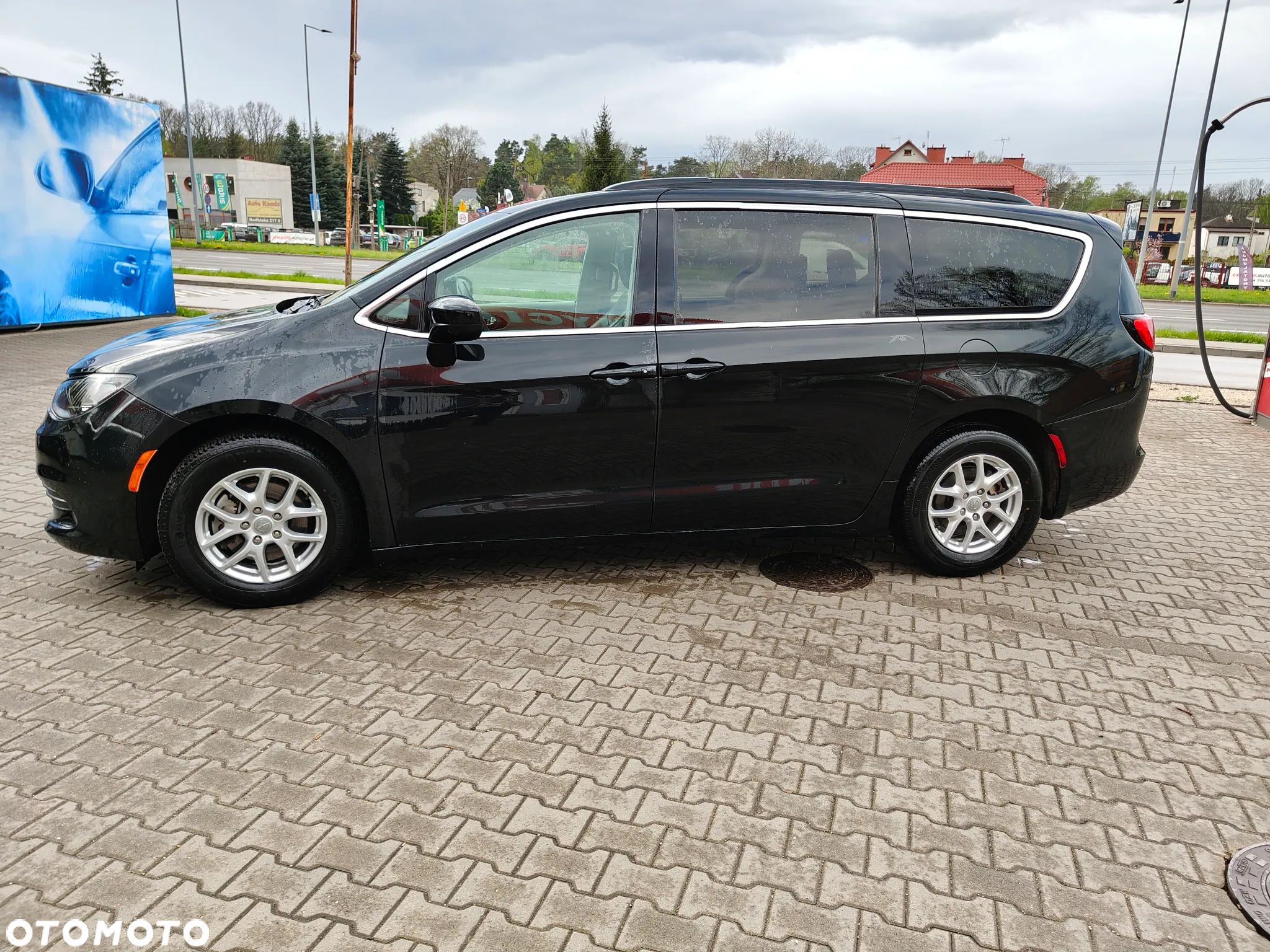 Chrysler Pacifica - 1