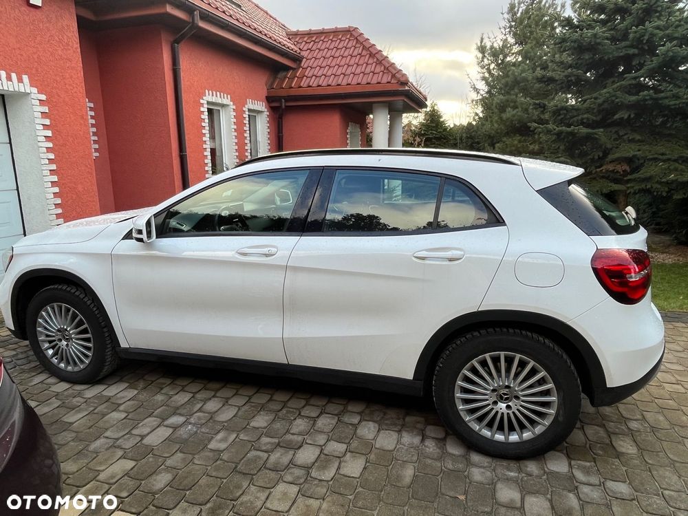 Mercedes-Benz GLA 180 7G-DCT - 3