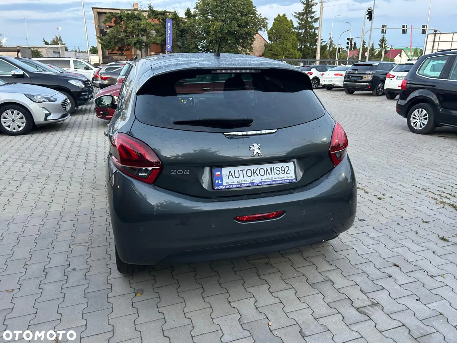 Peugeot 208 1.6 BlueHDi Allure S&S - 8