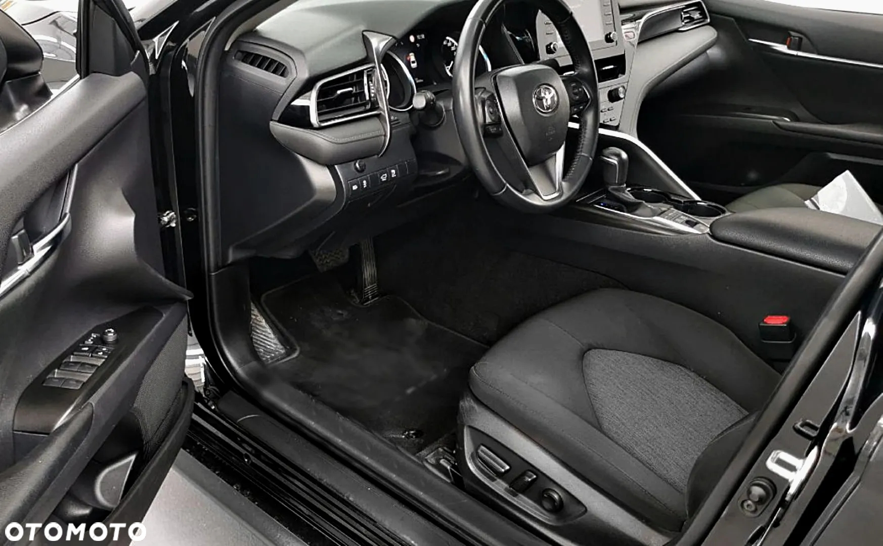 Toyota Camry 2.5 Hybrid Comfort CVT - 9
