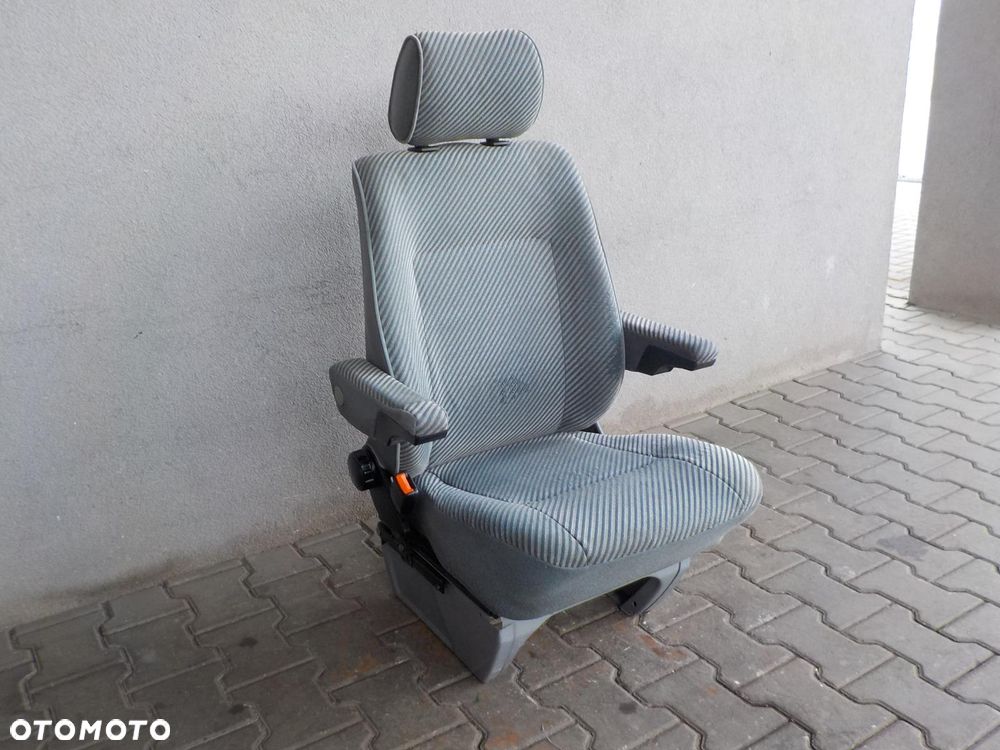 VW T4 FOTEL SIEDZENIE KIEROWCY Z PODŁOKIETNIKAMI - 1