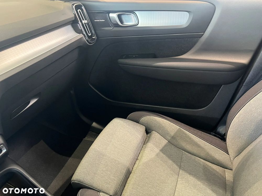Volvo XC 40 - 32