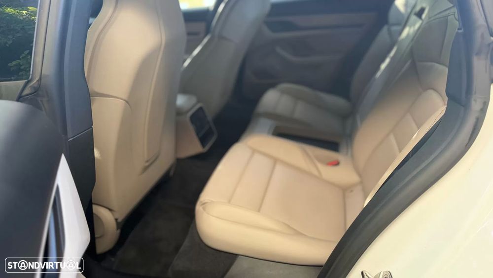 Porsche Taycan 4 - 12