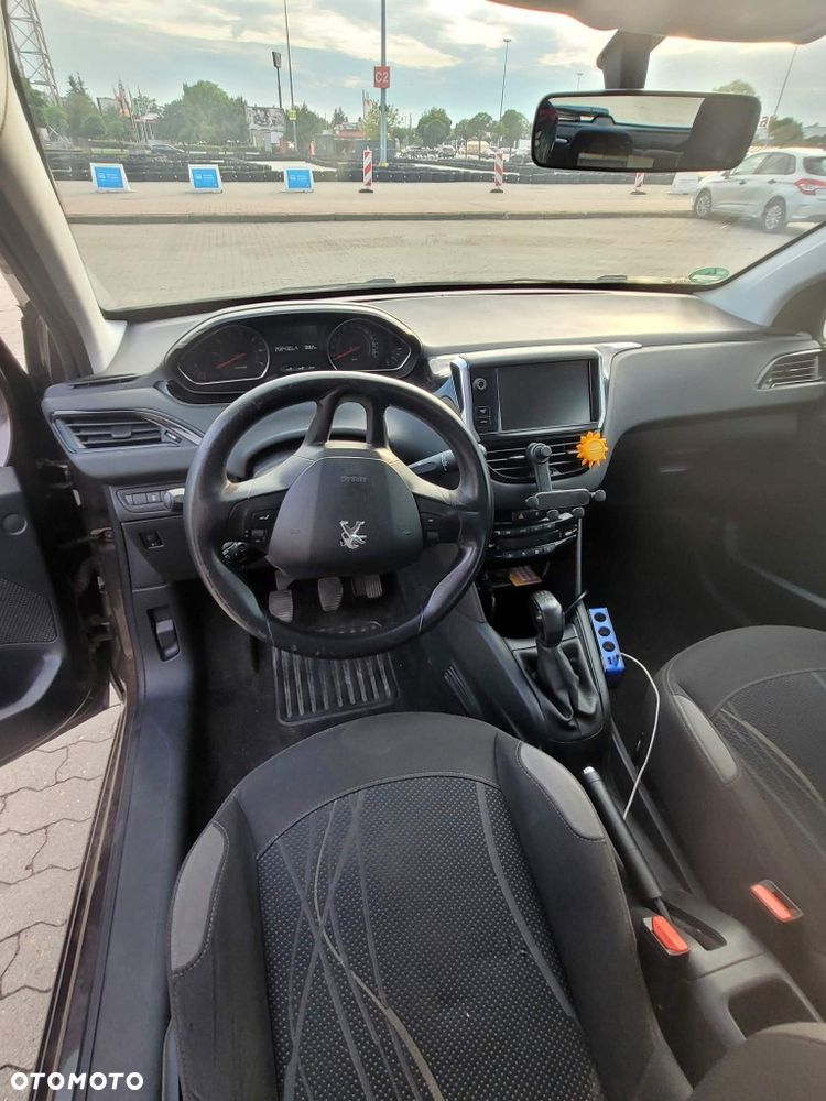 Peugeot 208 - 5