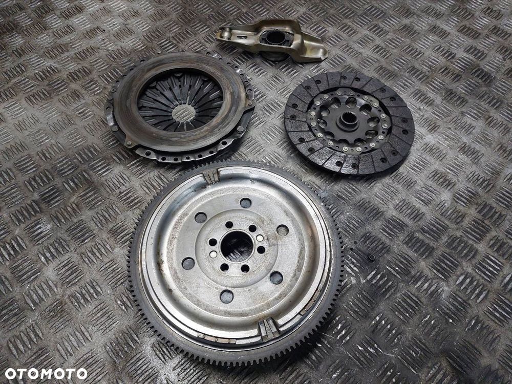 KOŁO DWUMASOWE + TARCZA + DOCISK + ŁOŻYSKO OPOROWE AUDI A4 B6 1.9 TDI - 6