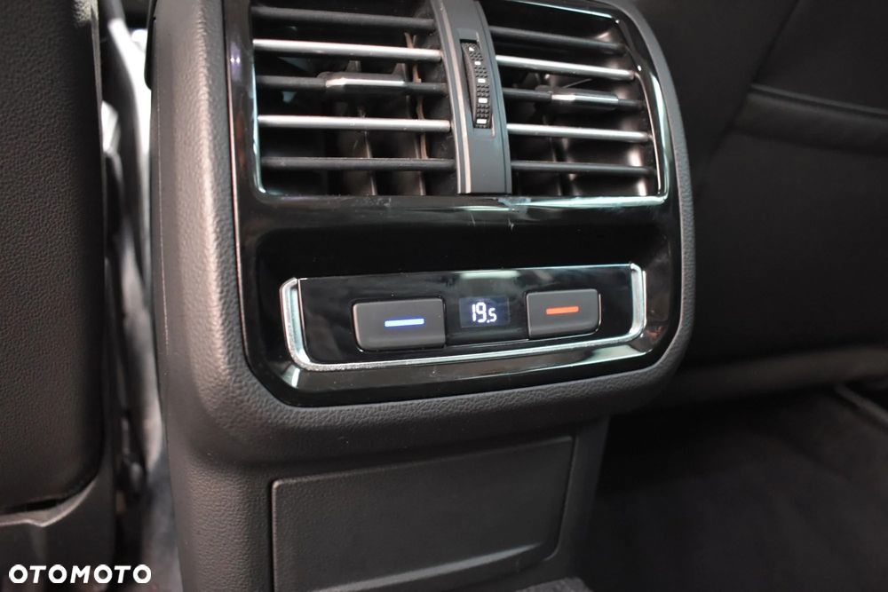 Volkswagen Passat Variant 2.0 TDI DSG (BlueMotion Technology) Highline - 35