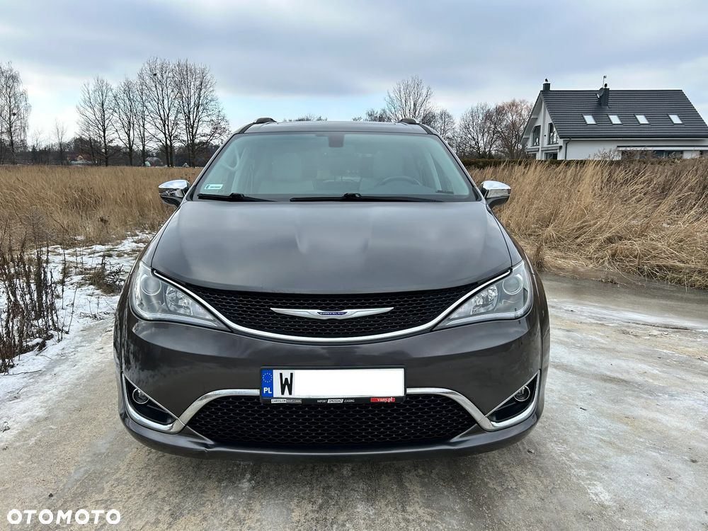 Chrysler Pacifica - 1