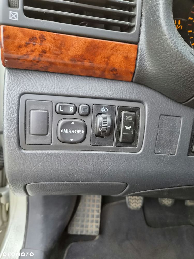 Toyota Avensis 2004 photo 5
