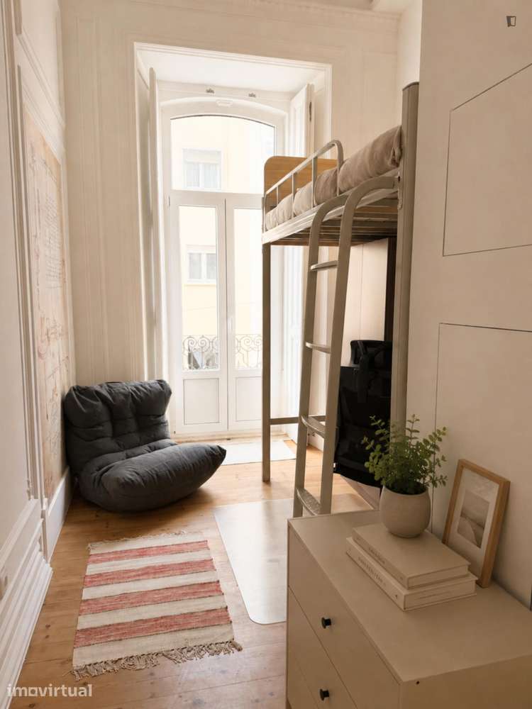 Quarto - localizado em Intendente Lisbon - Grande imagem: 2/12