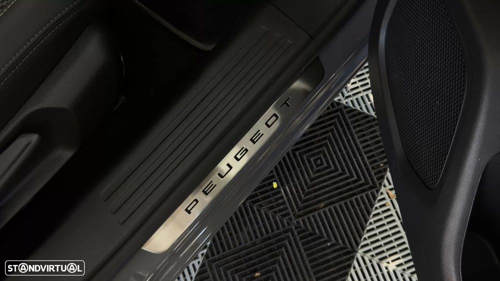 Peugeot e-2008 50 kWh GT Line - 6