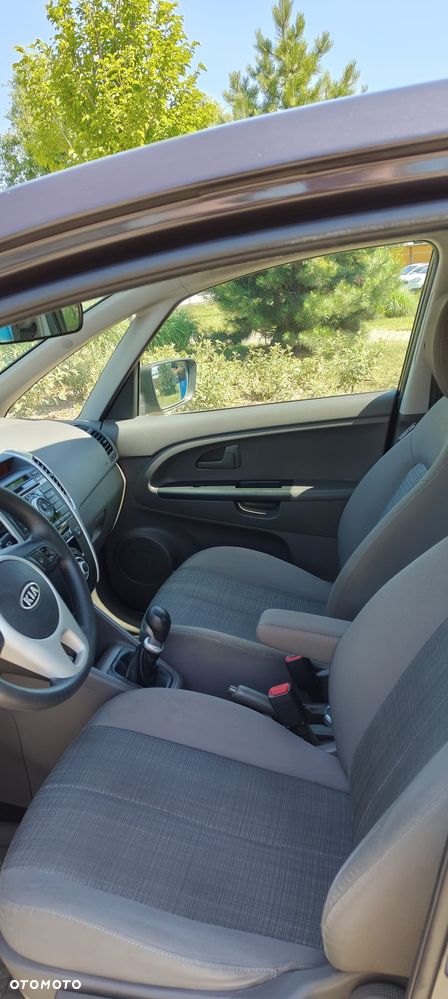 Kia Venga 1.6 M - 11