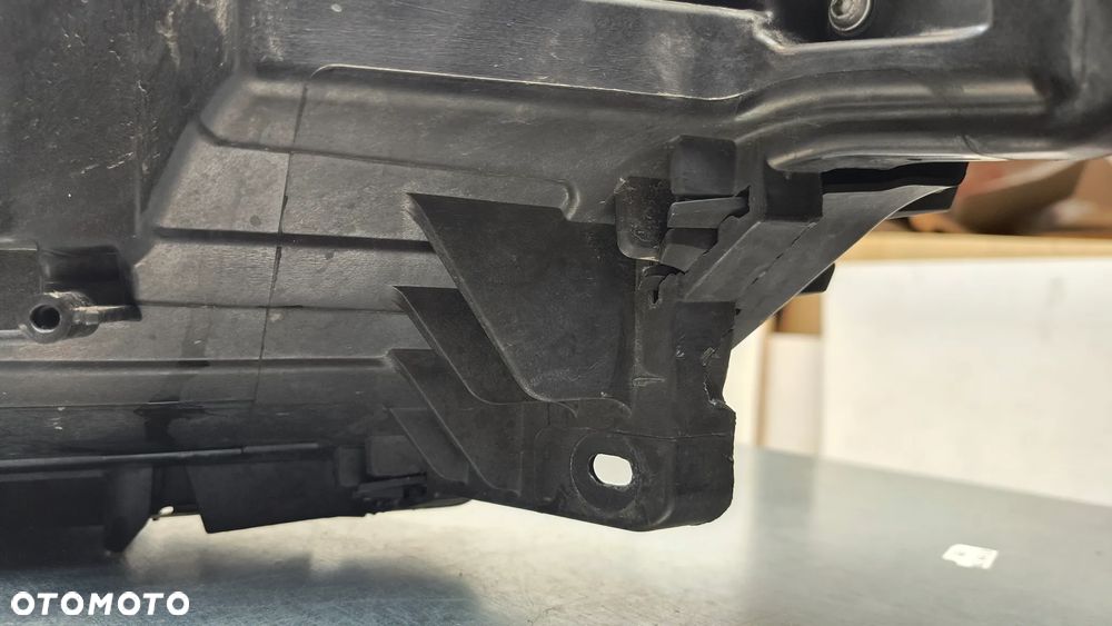 Lampa Lewa przednia Volvo XC60 II Lift - 11