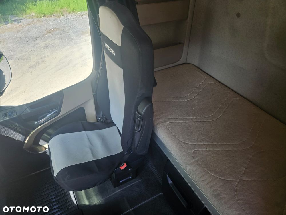 Mercedes-Benz ACTROS - 8