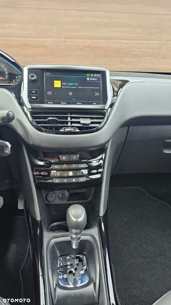 Peugeot 2008 1.2 Pure Tech GPF Allure S&S EAT6 - 15