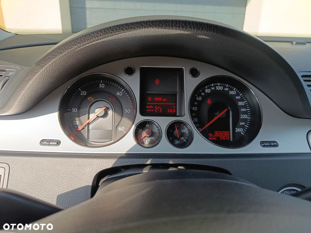 Volkswagen Passat 1.9 TDI Comfortline - 14