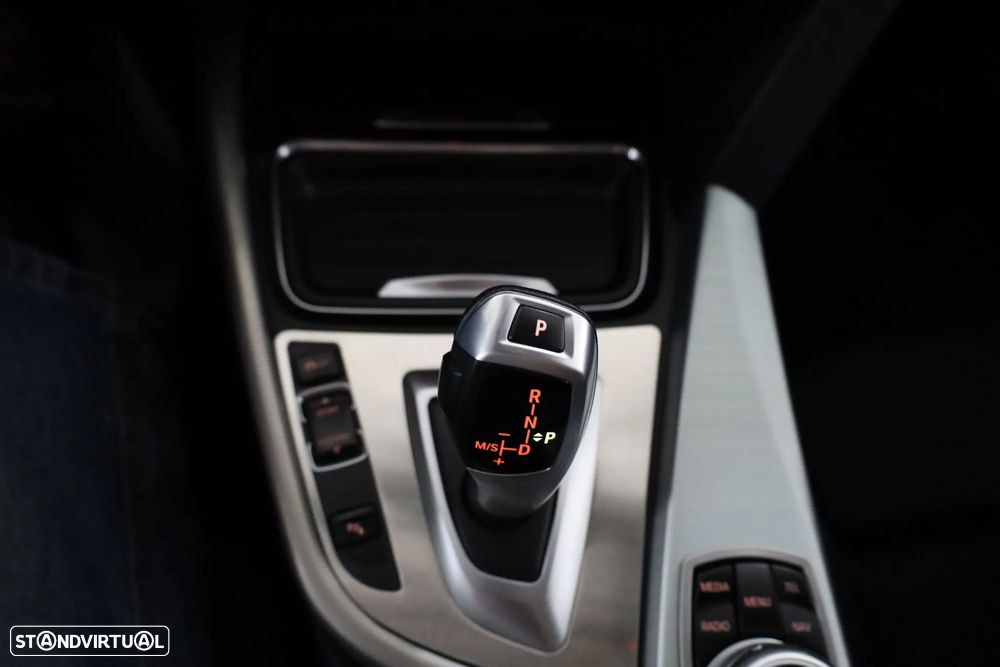 BMW 318 d Aut. Sport Line - 21