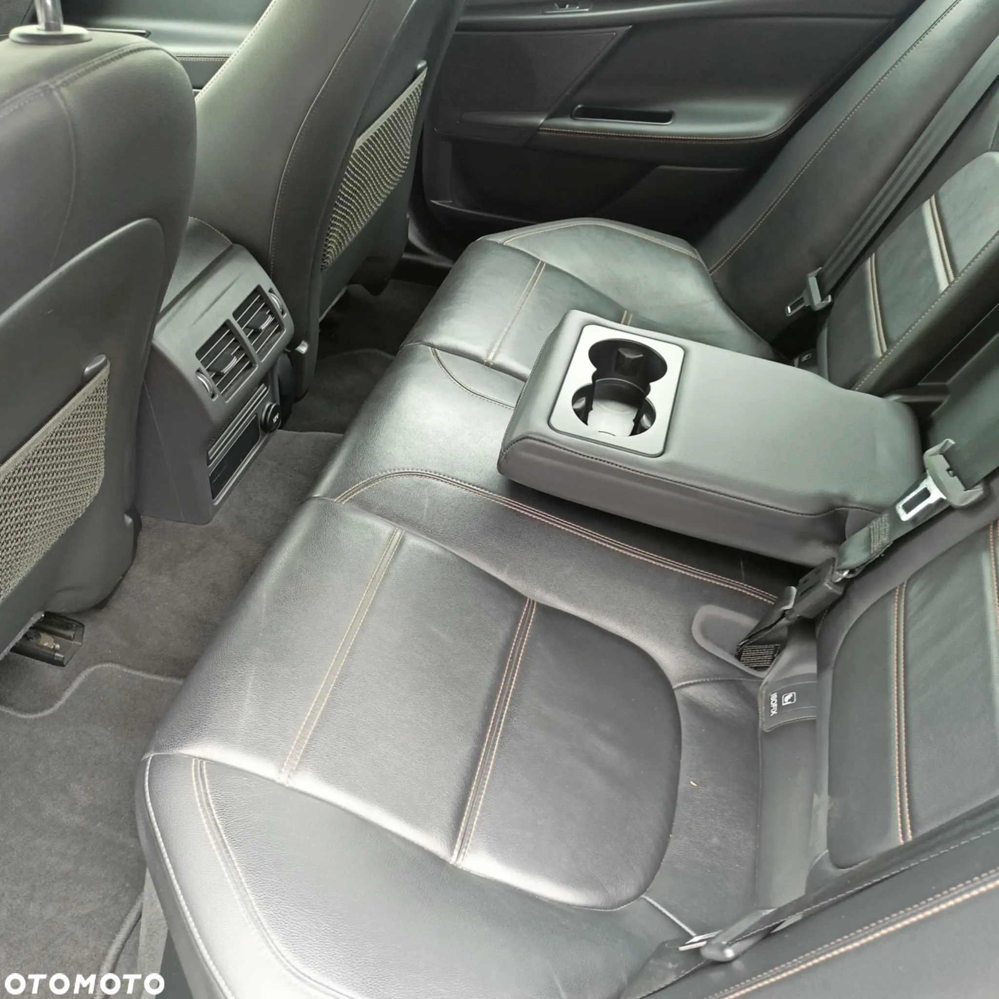 Jaguar XE 2.0 D AWD Prestige - 12