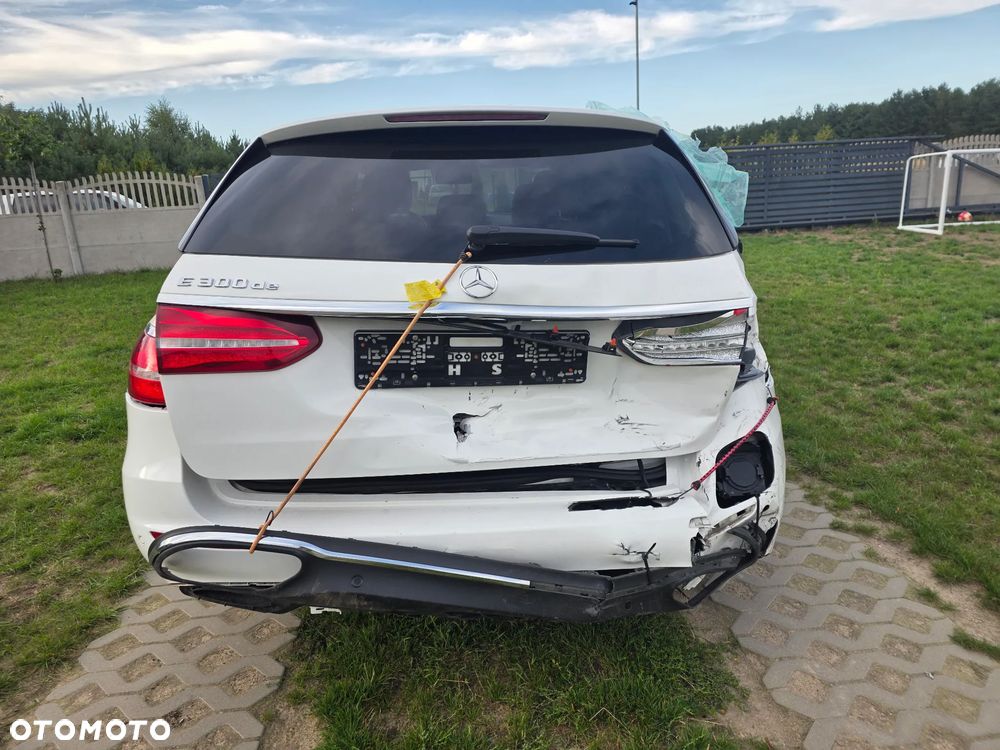 Mercedes-Benz Klasa E 300 de 9G-TRONIC Exclusive - 29