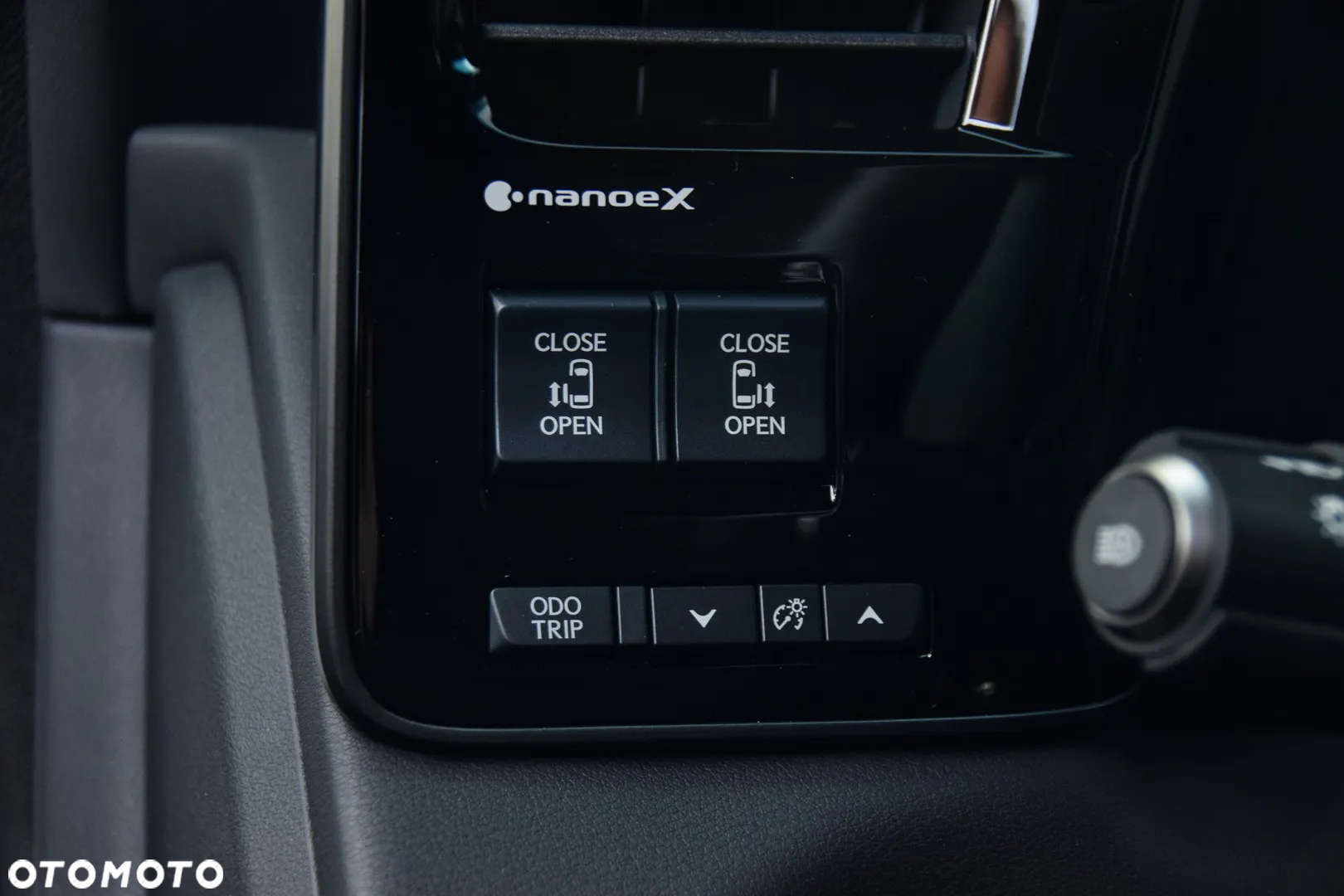 Lexus LM 350h Omotenashi - 25